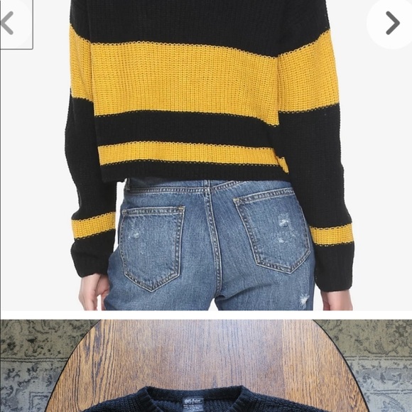 Harry Potter Hufflepuff Quidditch Sweater Size Sm - Picture 2 of 4